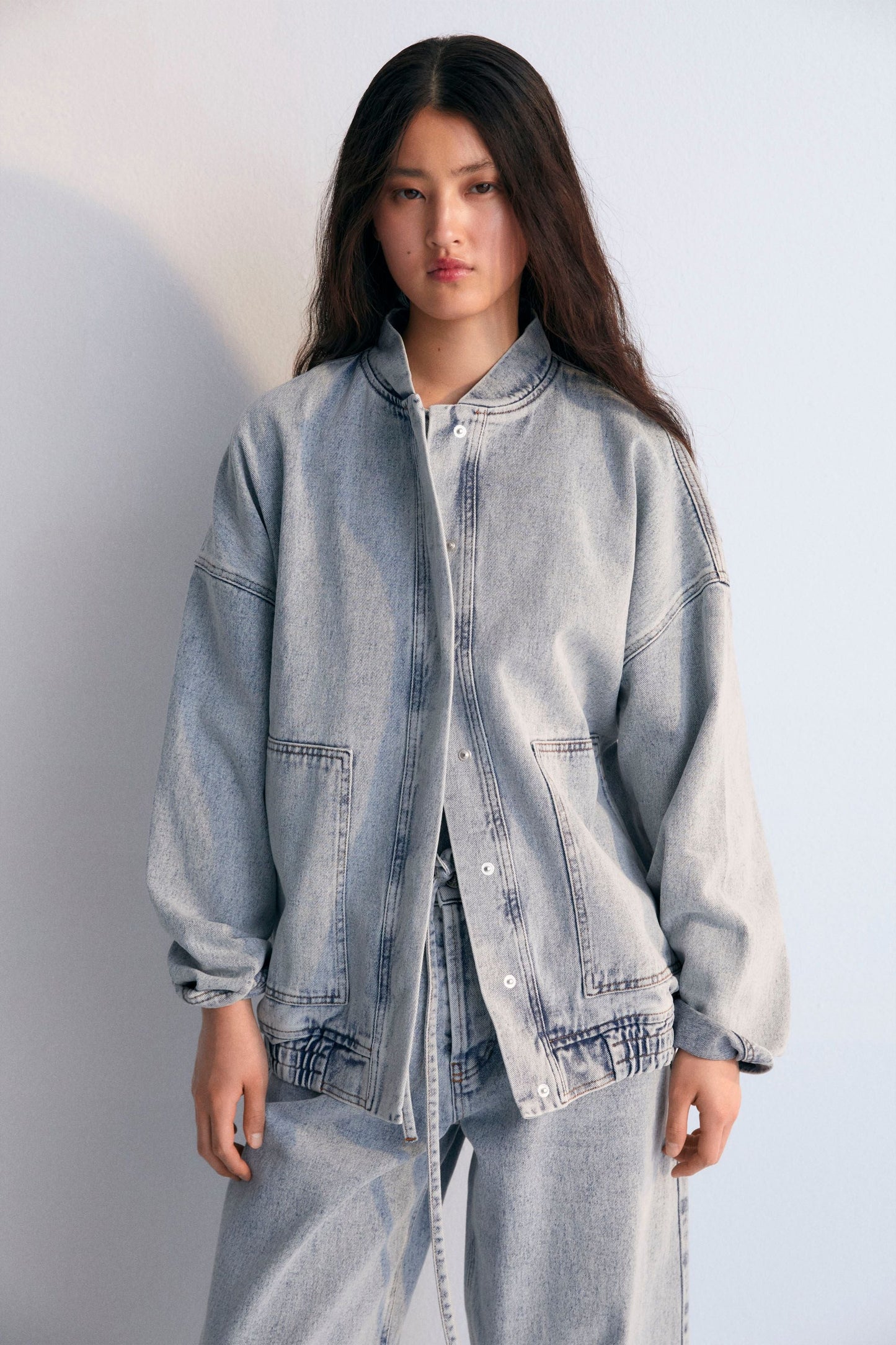 Chios Woman Bomber, our bestseller. Jacket in denim fabric 100% cotton, with front pockets and a central zipper. Spring Summer Collection. The New Society.