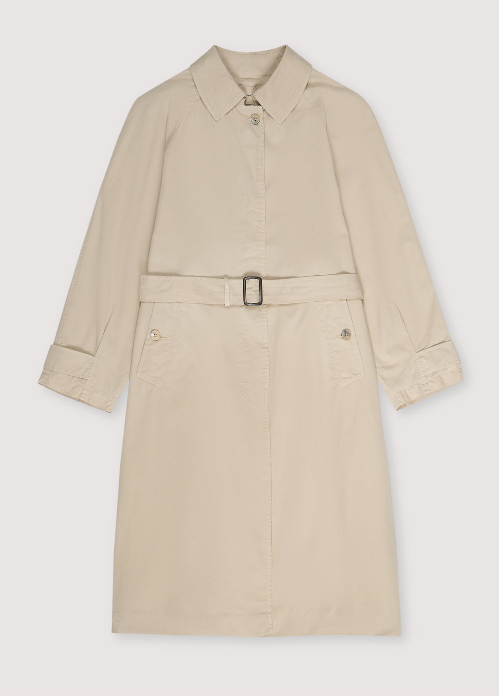Zeus Woman Trench in 100% cotton fabric. Front pockets, central cut with collar, and belt for adjustment.
Spring Summer Collection. The New Society.