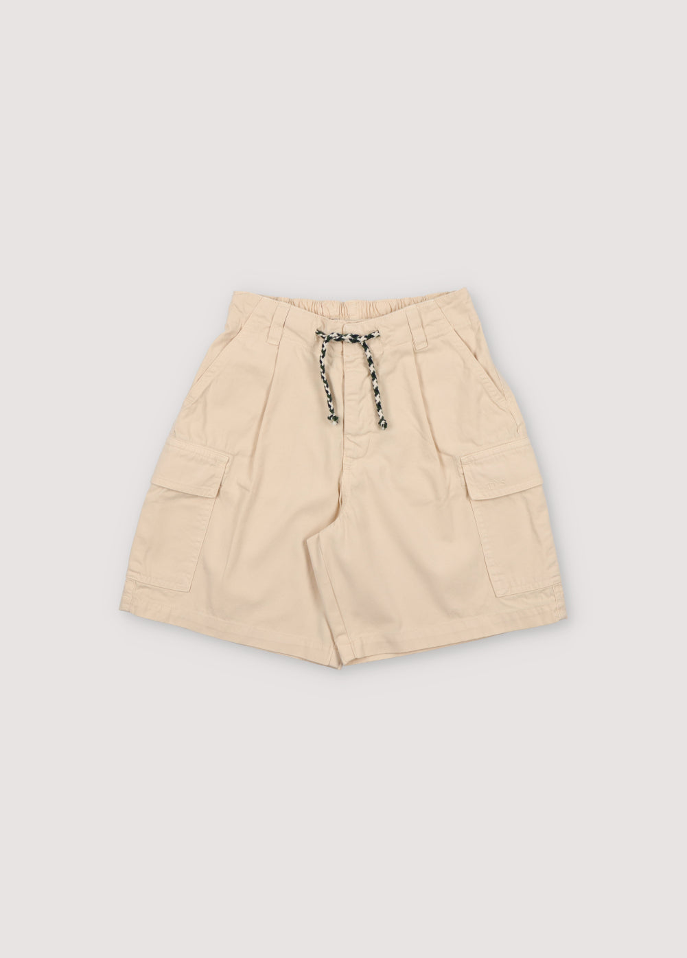Artemis Bermuda in 100% cotton twill, garment-dyed in forest colors.  With an elastic waistband and adjustable drawstring  and cargo pockets on the sides. The New Society