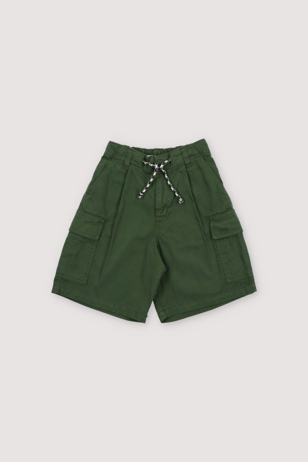 Artemis Bermuda in 100% cotton twill, garment-dyed in forest colors.  With an elastic waistband and adjustable drawstring  and cargo pockets on the sides.