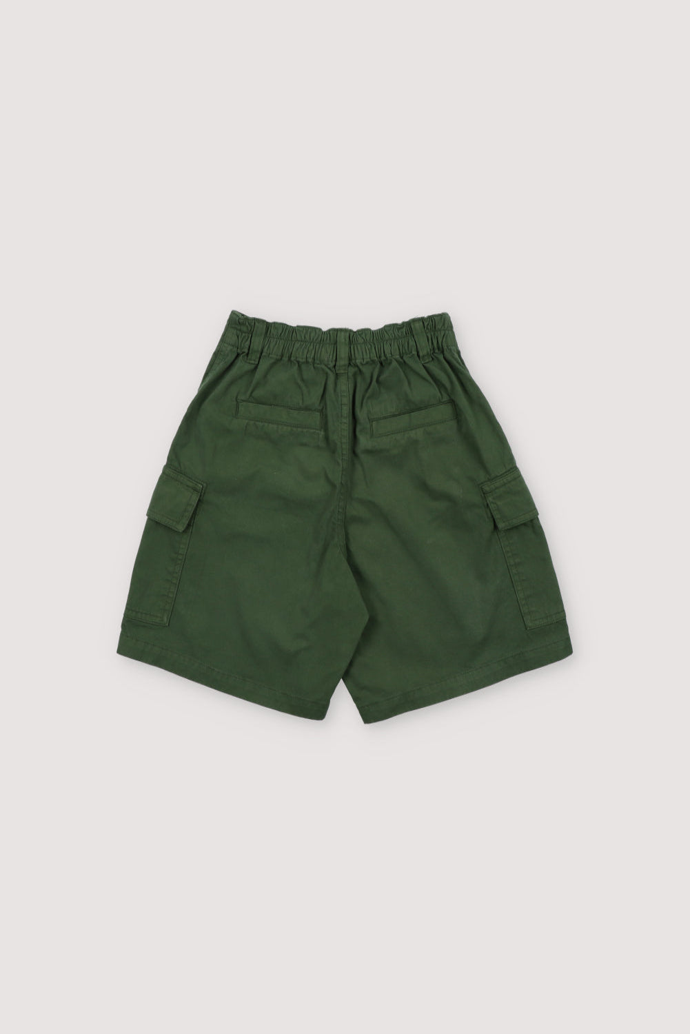 Artemis Bermuda in 100% cotton twill, garment-dyed in forest colors.  With an elastic waistband and adjustable drawstring  and cargo pockets on the sides.