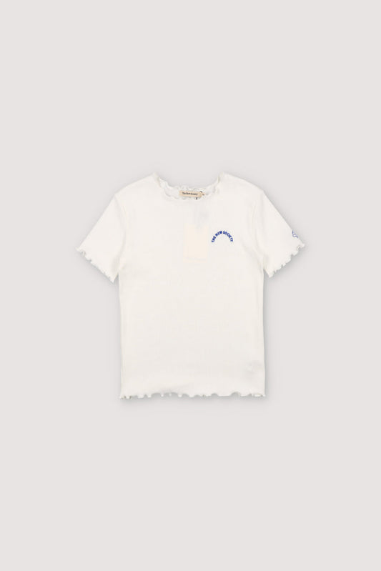 Ribbed T-shirt with short sleeves and baby overlock finish on the sleeves and hem, and ribbed neckline. It features contrast brand embroidery on the chest and a playful shell embroidery on the sleeve. Spring Summer Collection. The New Society. 