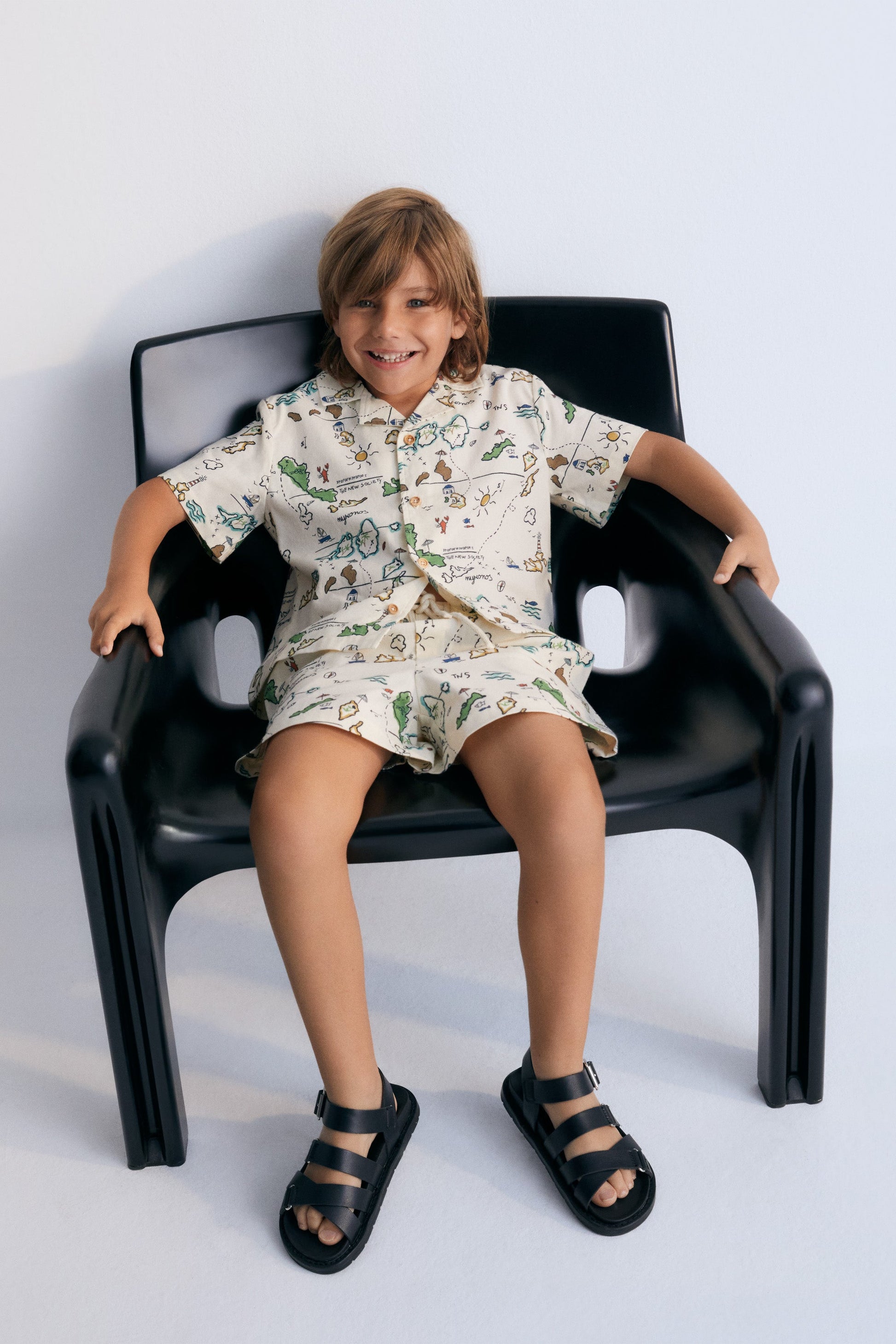 Arkoi Bermuda in 100% cotton with our map print and elastic waistband and adjustable drawstring