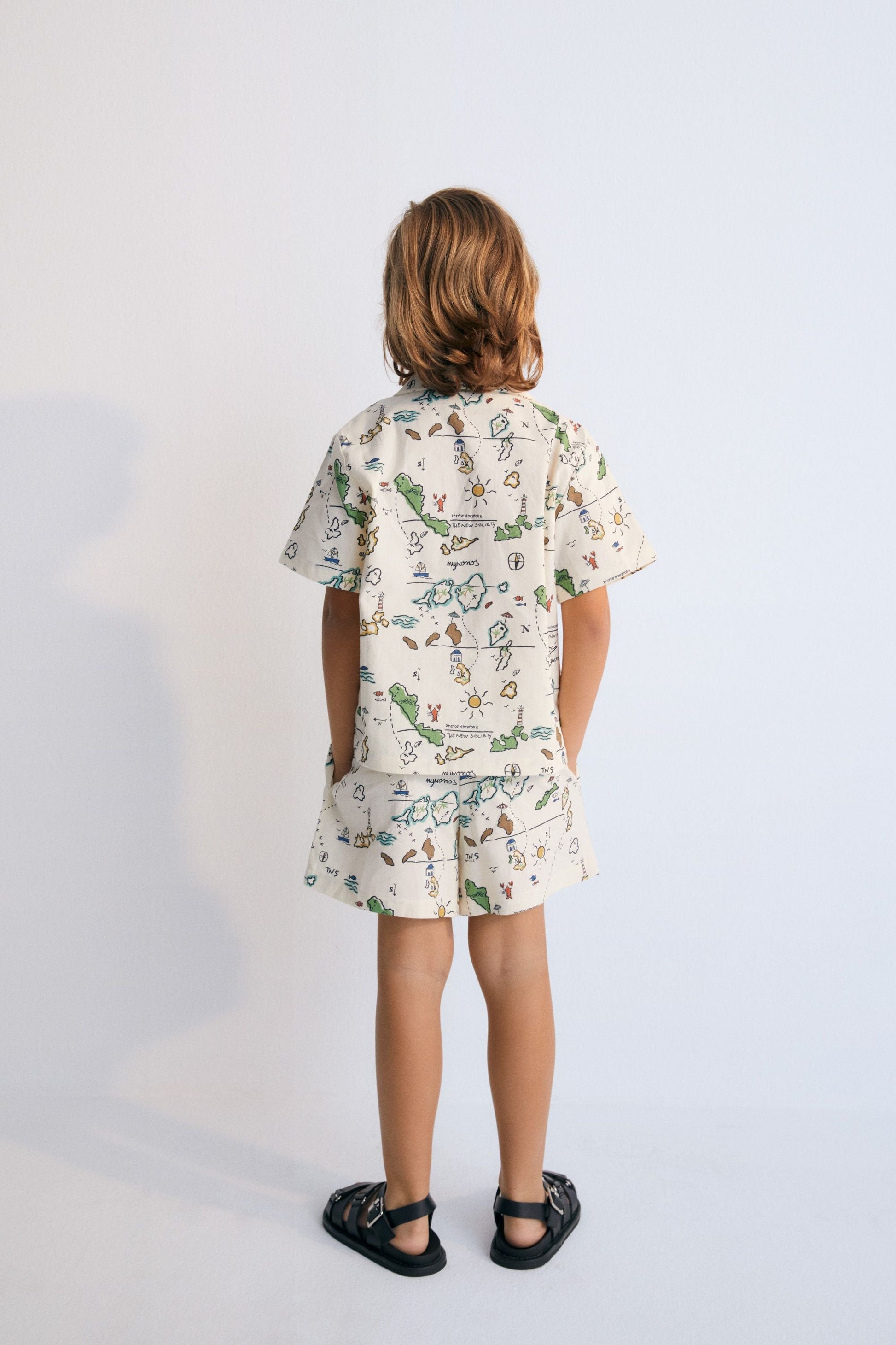 Arkoi Bermuda in 100% cotton with our map print and elastic waistband and adjustable drawstring. Spring Summer Collection. The New Society.