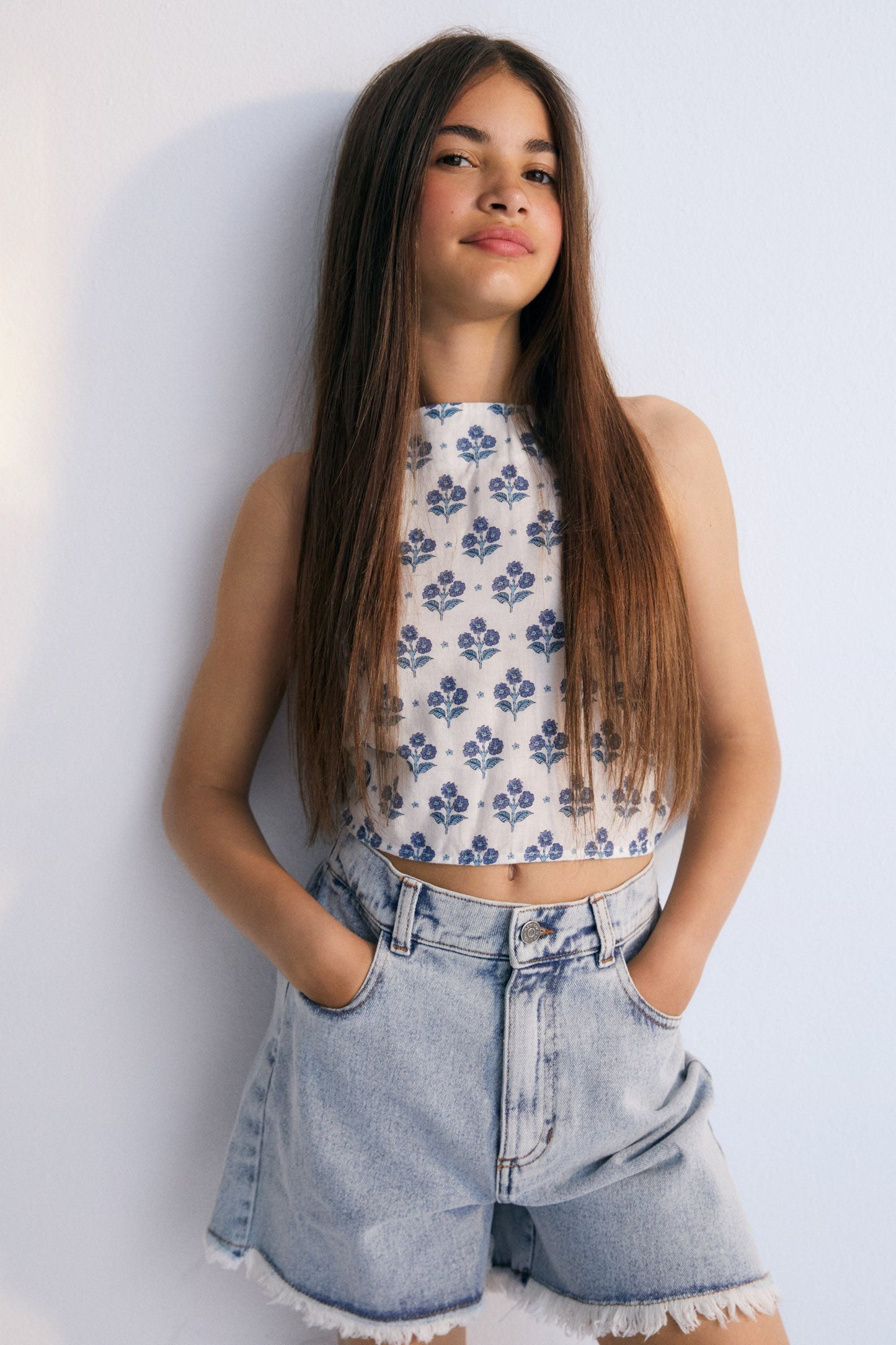 Chios Teen bermuda denim fabric in 100% cotton with distressing details on the sides. Spring Summer Collection. The New Society.