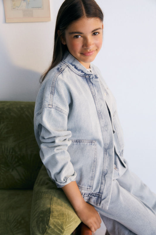 Chios Teen Bomber, our bestseller. Jacket in denim fabric 100% cotton, with front pockets and a central zipper. Spring Summer Collection. The New Society.