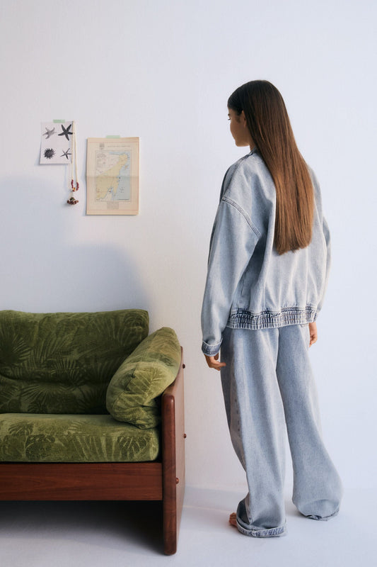 Chios Teen Bomber, our bestseller. Jacket in denim fabric 100% cotton, with front pockets and a central zipper. Spring Summer Collection. The New Society.