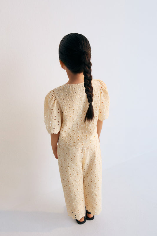 Creta Pant in embroidered blend cotton fabric in macadamia color, with an elastic waistband and a drawstring of the same fabric for adjustment. New Collection. The New Society